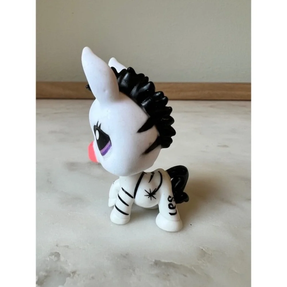 Littlest Pet Shop Zebra Figure G7 #97 Released in Zoo Pets Trio Set